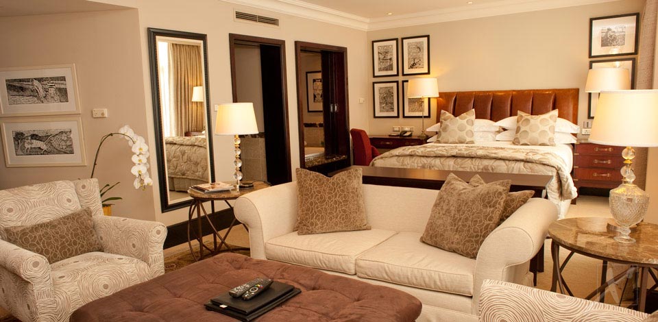 14-beverly-hills-hotel-bedroom-photography.jpg